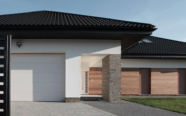 Drzwi zewnętrzne i brama garażowa - idealny duet produktów dla domu